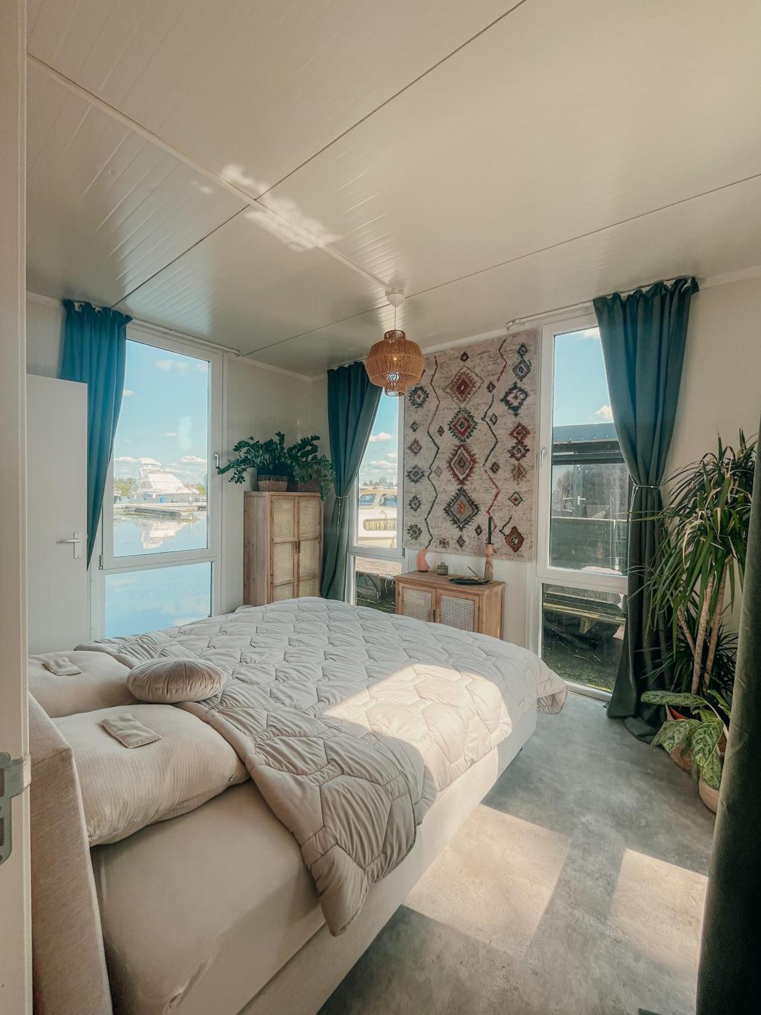 Retreatboat Ibiza Bed & Breakfast Lith Exterior photo